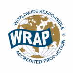Logo von WRAP, der Worldwide Responsible Accredited Production, auf der Nachhaltigkeitsseite von SMRCH., symbolisiert die Verpflichtung zu verantwortungsvoller und akkreditierter Produktion.